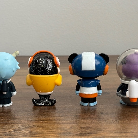 Lot 4 RYAN'S WORLD toy figures GALAXY EXPLORERS Alien, Penguin, Shark, Bear - Picture 5 of 10